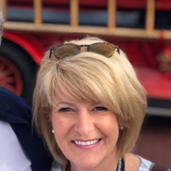 Meet your Posher, Julie - Picture 1 of 1